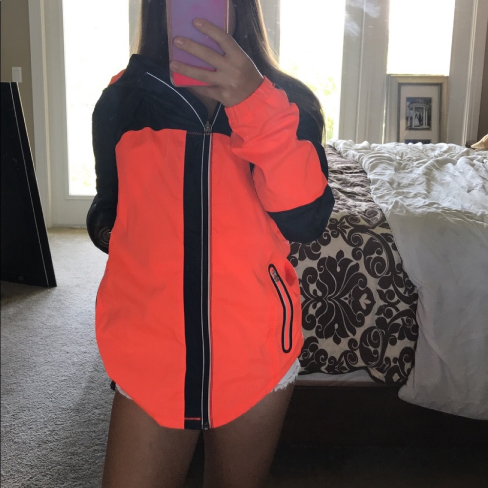 LuluLemon Orange Blue Run And GetUp Glow Jacket S8